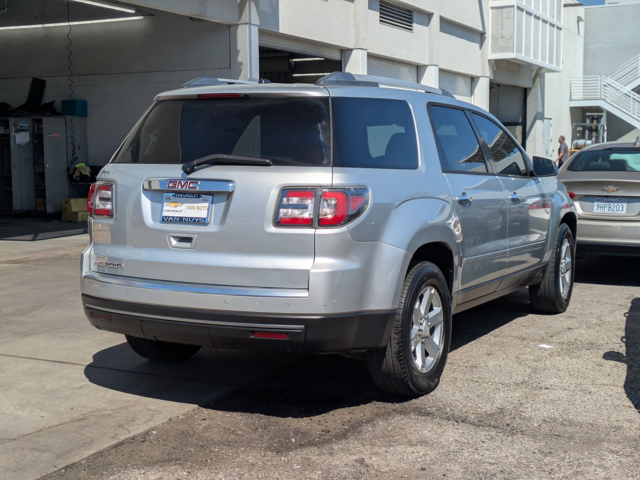 Used 2014 GMC Acadia SLE image 3