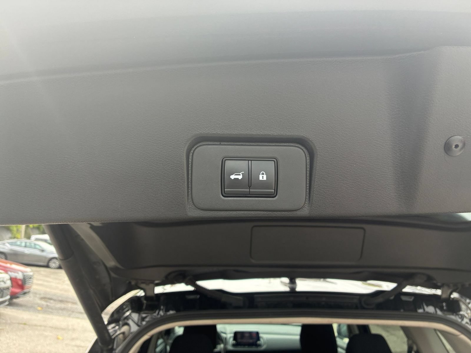 Used 2025 Nissan Rogue SV FWD image 19