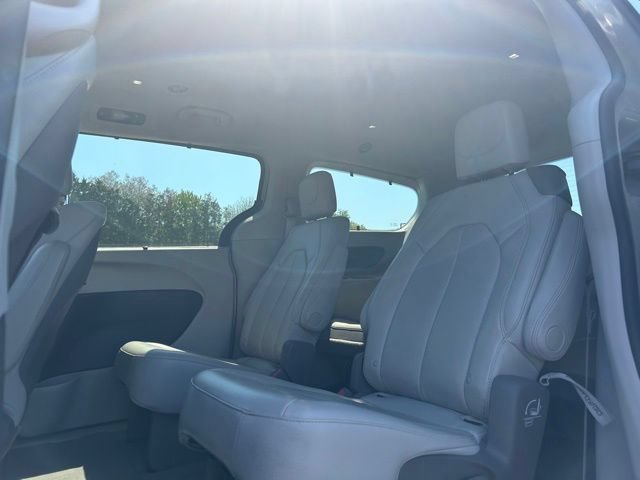 Used 2020 Chrysler Pacifica Touring-L Plus w/ Tire & Wheel Group FWD image 11
