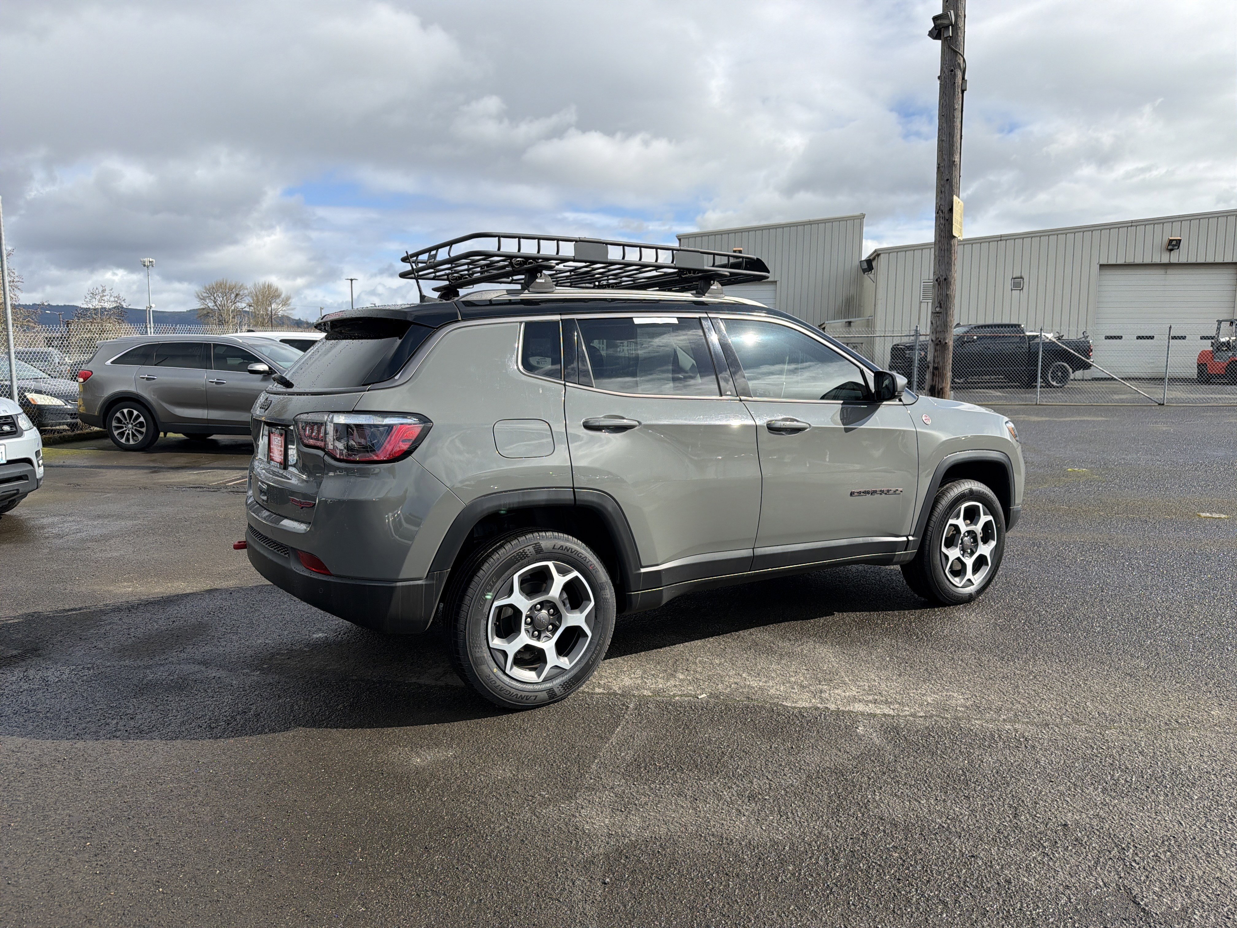 Used 2022 Jeep Compass Trailhawk w/ Trailhawk Convenience Group AWD/4WD image 6