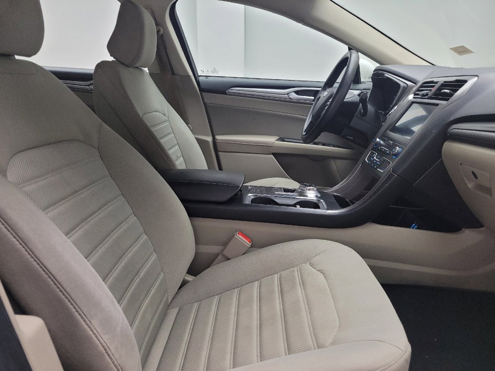 Used 2020 Ford Fusion SE FWD image 21