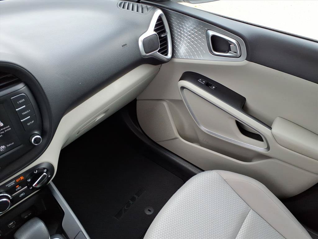 Used 2023 Kia Soul LX FWD image 34