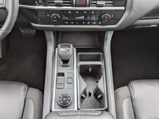 Used 2025 Nissan Pathfinder SL AWD/4WD image 22