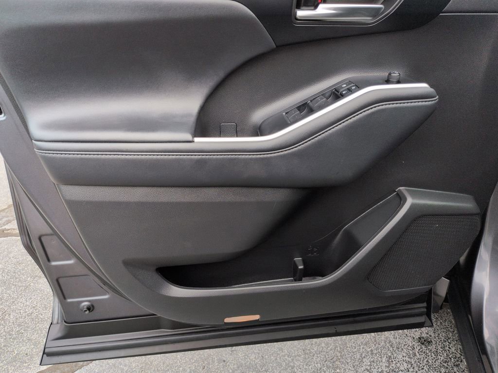 Used 2022 Toyota Highlander XSE image 10