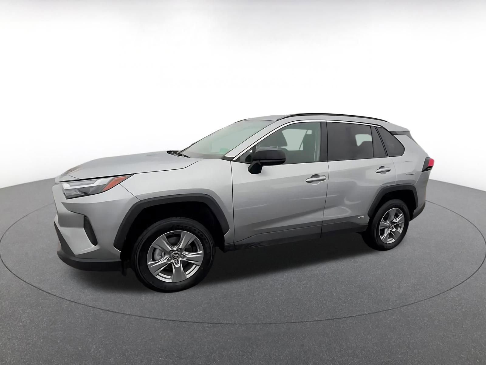 Used 2025 Toyota RAV4 LE AWD/4WD image 8