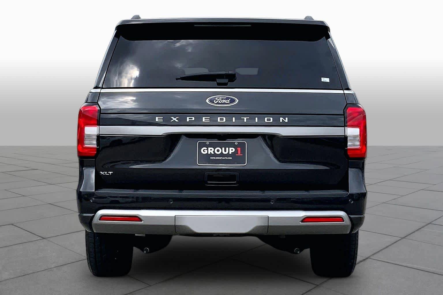 Used 2024 Ford Expedition XLT RWD image 5