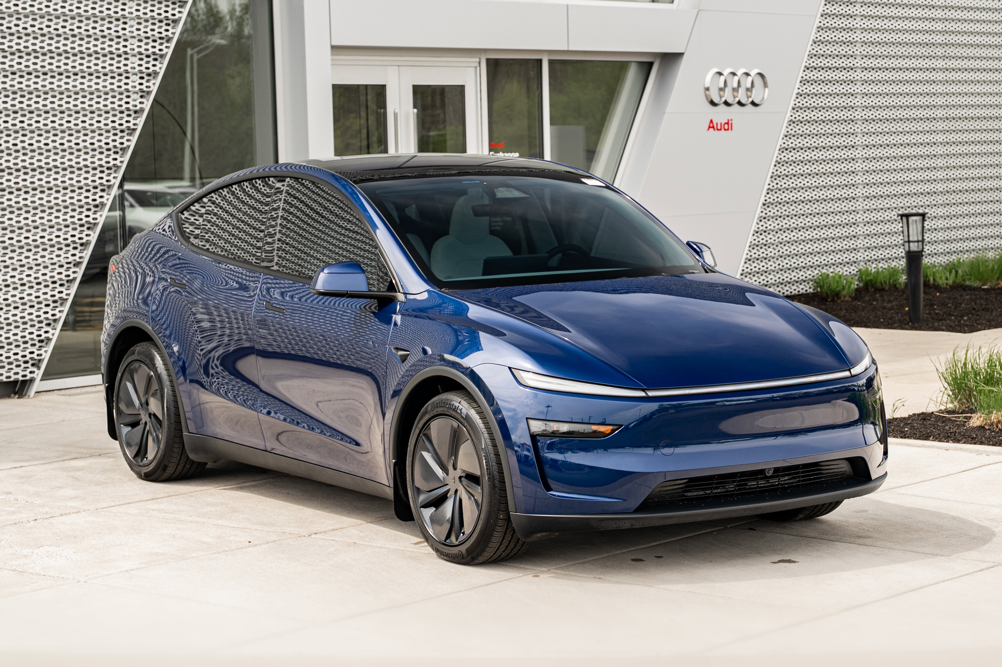 Used 2026 Tesla Model Y Long Range AWD/4WD image 2