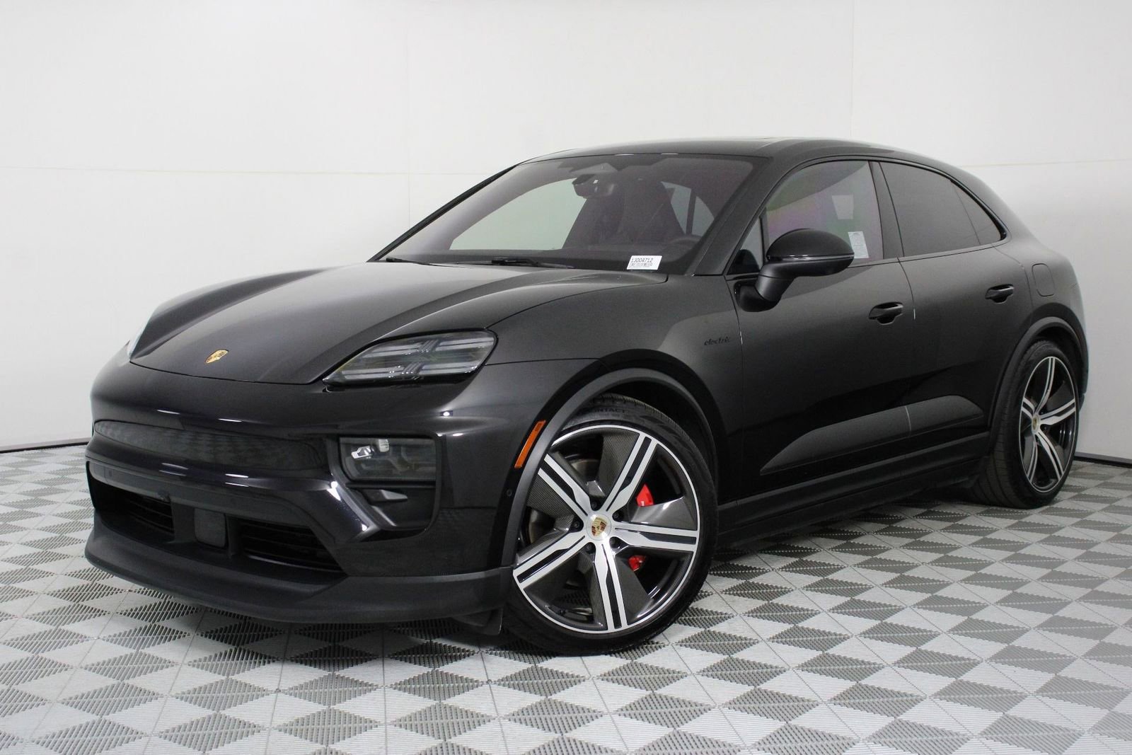 Certified 2025 Porsche Macan 4S Electric image 33