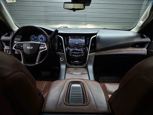 Used 2019 Cadillac Escalade Luxury AWD/4WD image 13