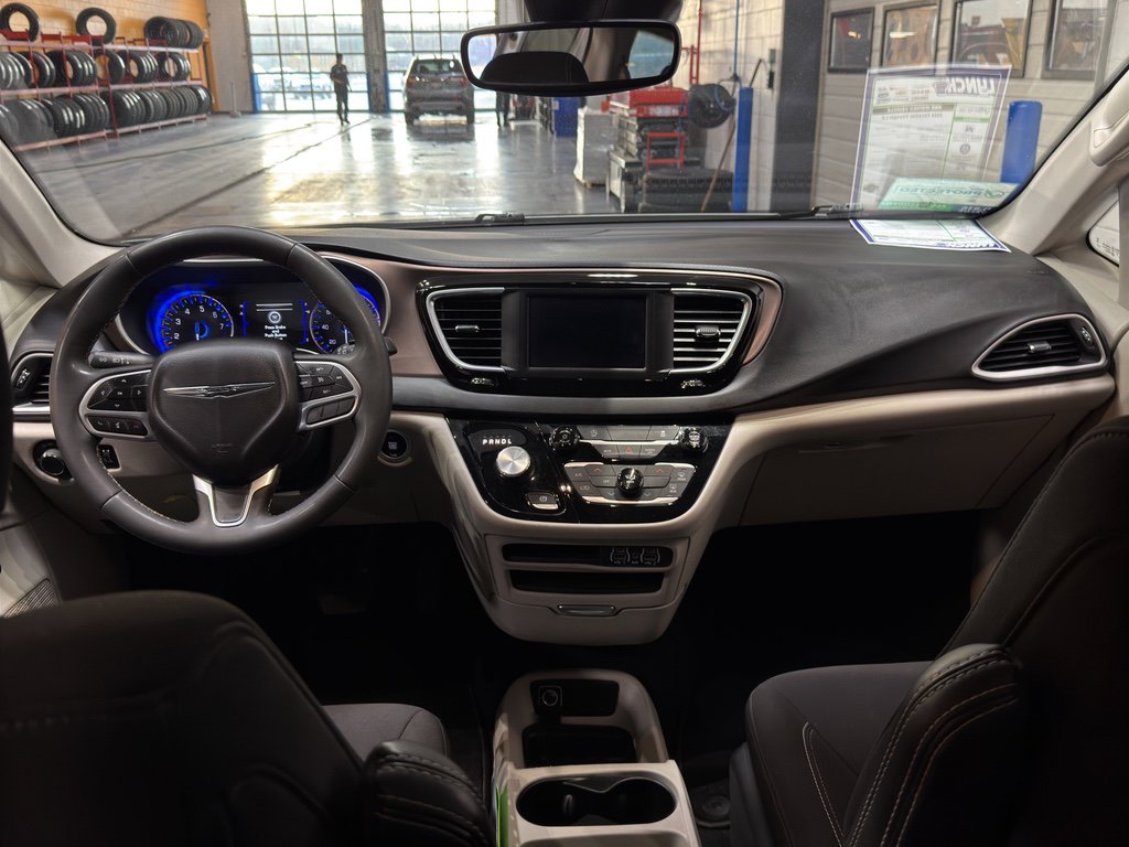 Used 2024 Chrysler Voyager LX image 14