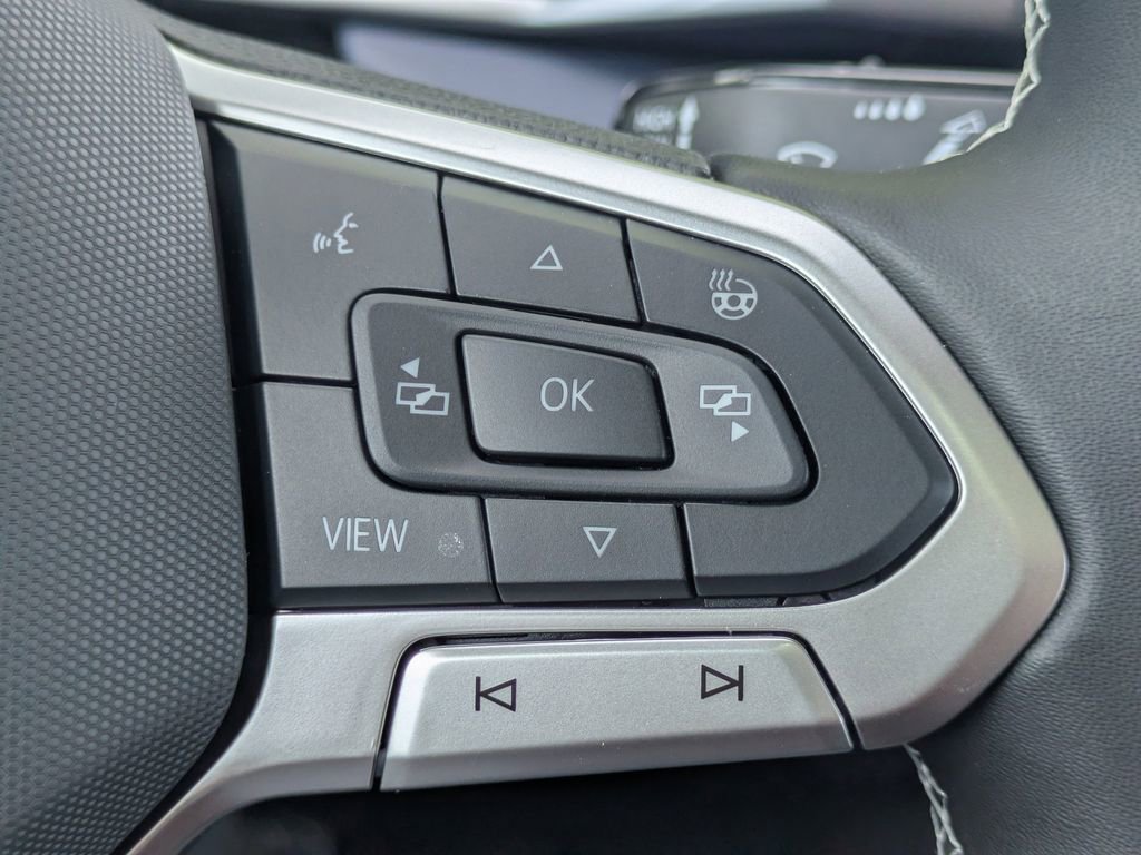 Certified 2025 Volkswagen Taos SEL image 27