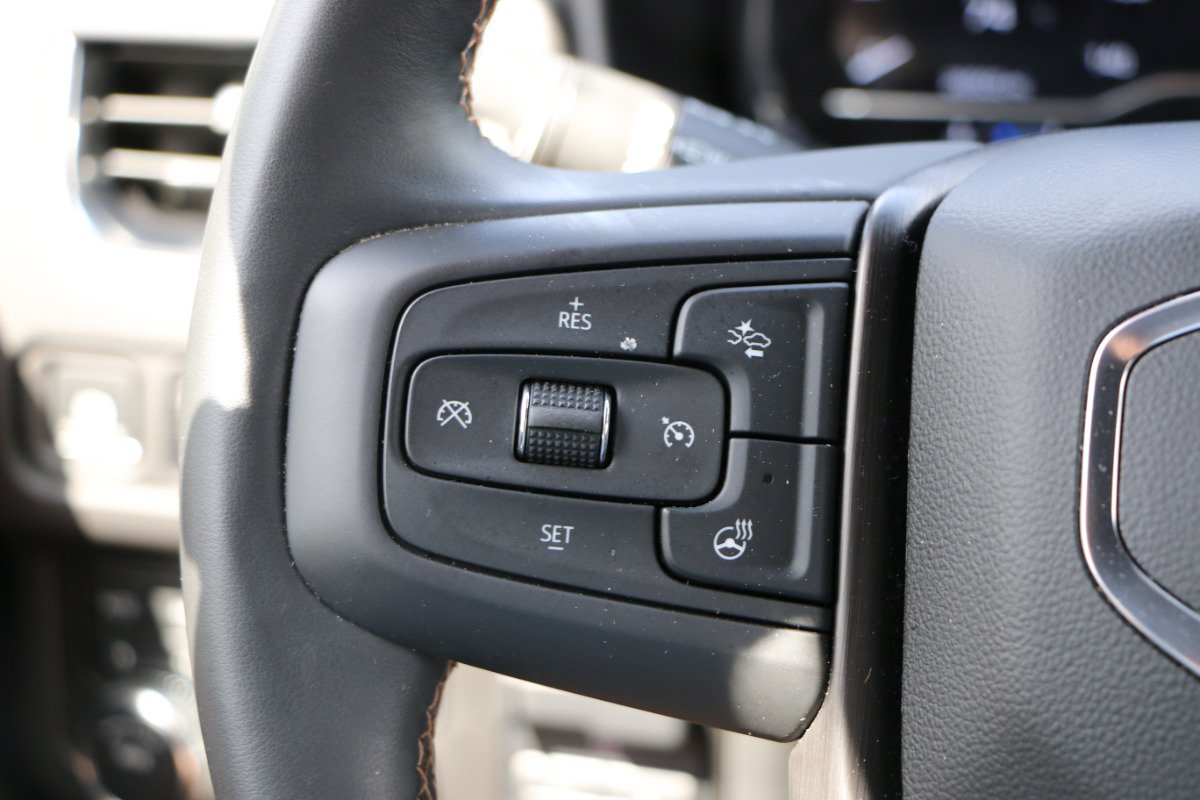 Used 2024 GMC Yukon AT4 w/ Technology Package AWD/4WD image 20