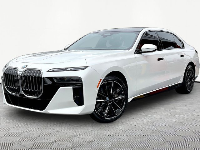 Used 2023 BMW 760i xDrive w/ Parking Assistance Package AWD/4WD image 3