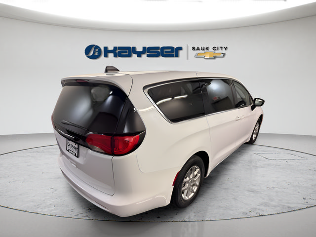 Used 2024 Chrysler Voyager LX FWD image 6
