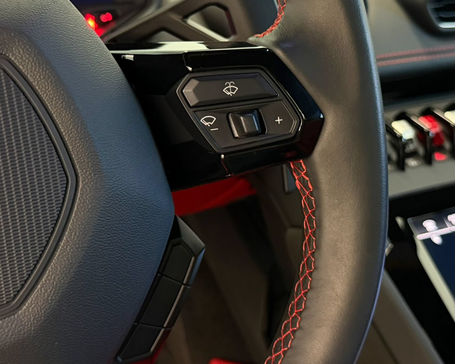 Used 2022 Lamborghini Huracan EVO RWD image 22