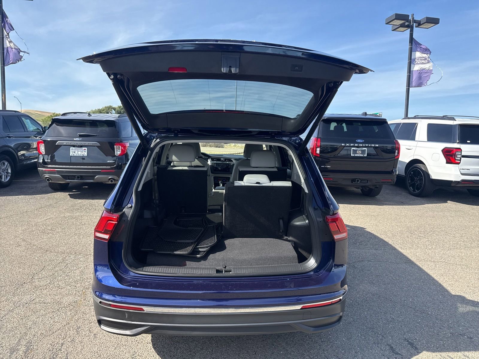 Used 2022 Volkswagen Tiguan SE FWD image 7