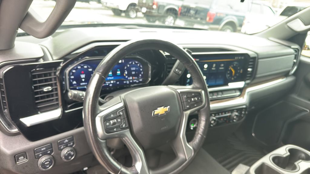 Used 2022 Chevrolet Silverado 1500 LT image 16