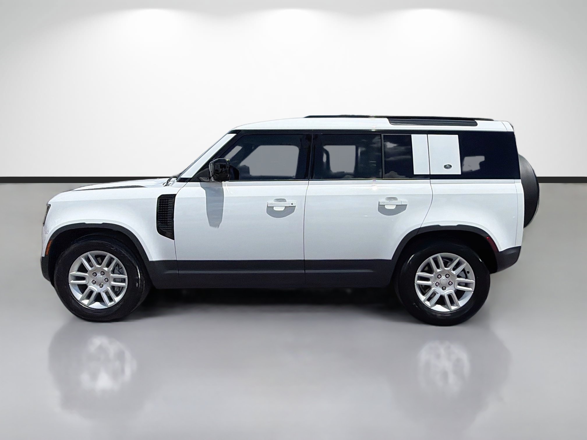 Used 2024 Land Rover Defender 110 S AWD/4WD image 2