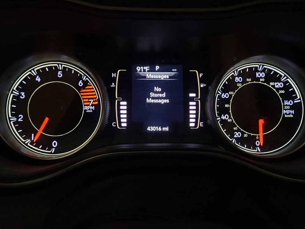 Used 2019 Jeep Cherokee Latitude Plus AWD/4WD image 23