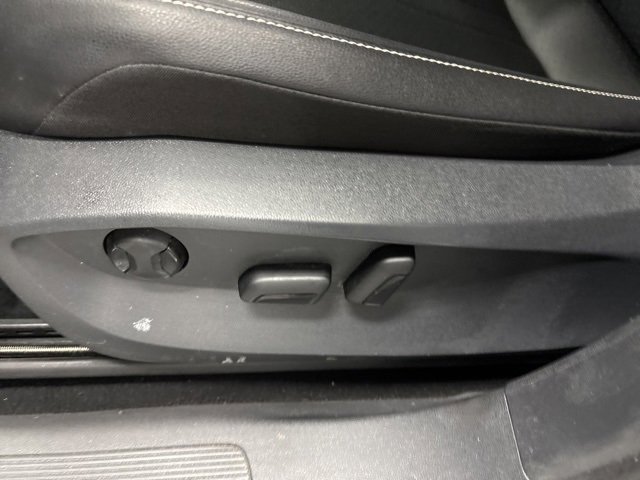 Used 2022 Volkswagen Tiguan SE image 16