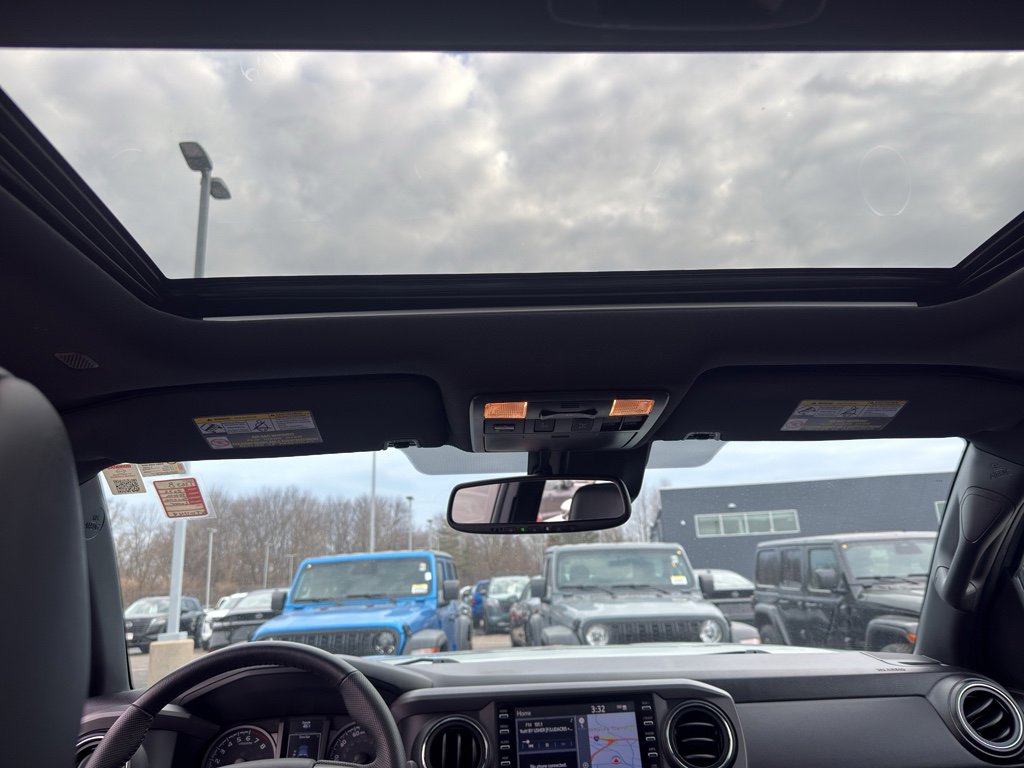 Used 2022 Toyota Tacoma TRD Off-Road w/ TRD Premium Off Road Package image 31