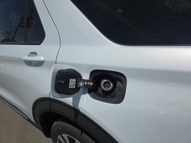 New 2026 Ford Explorer Platinum w/ LUX Leather Package AWD/4WD image 5