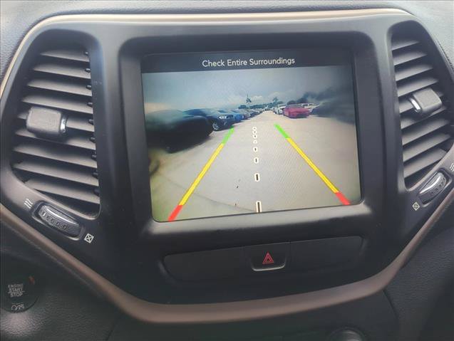Used 2017 Jeep Cherokee Limited FWD image 12
