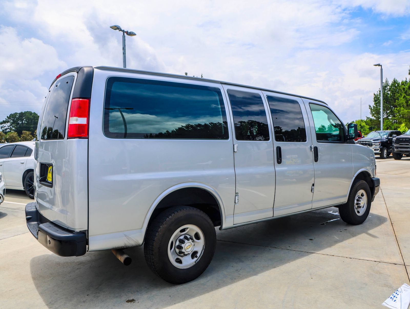 Used 2024 Chevrolet Express 2500 w/ Driver Convenience Package RWD image 6