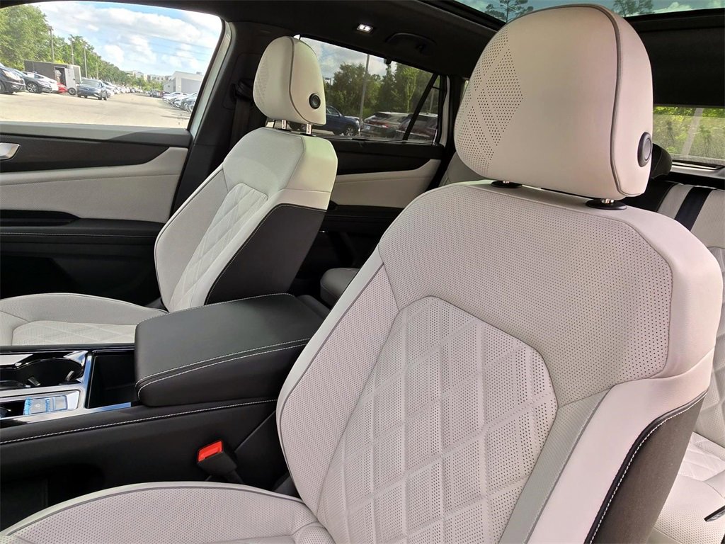 New 2025 Volkswagen Atlas Cross Sport SEL Premium R-Line image 23