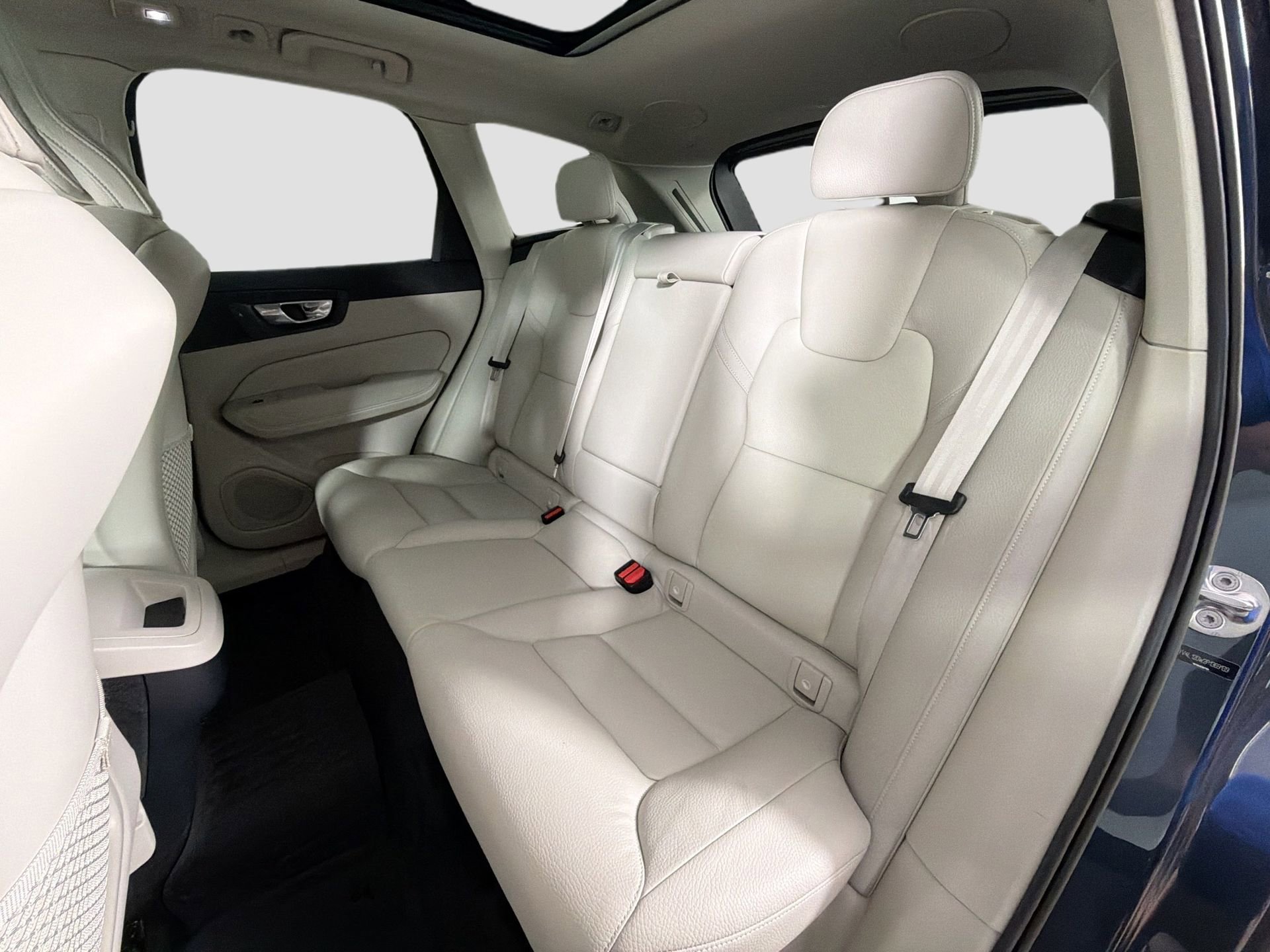 Certified 2023 Volvo XC60 B5 Plus w/ Climate Package FWD image 25