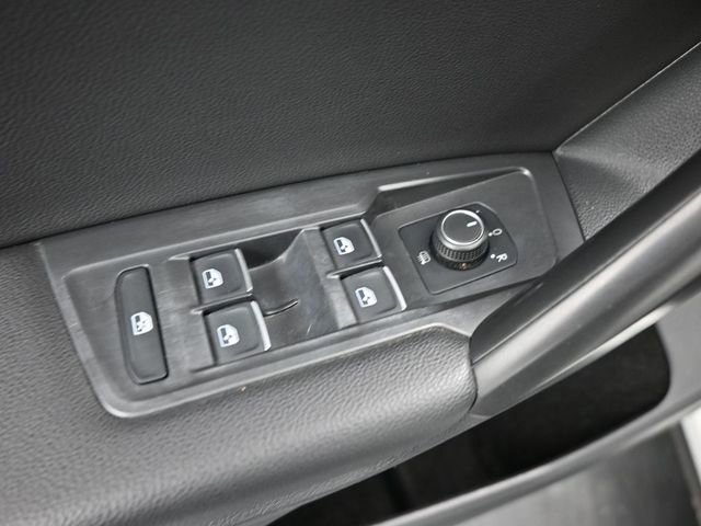 Used 2021 Volkswagen Tiguan SE image 13