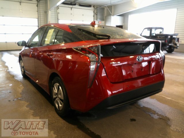 Used 2017 Toyota Prius Three image 4