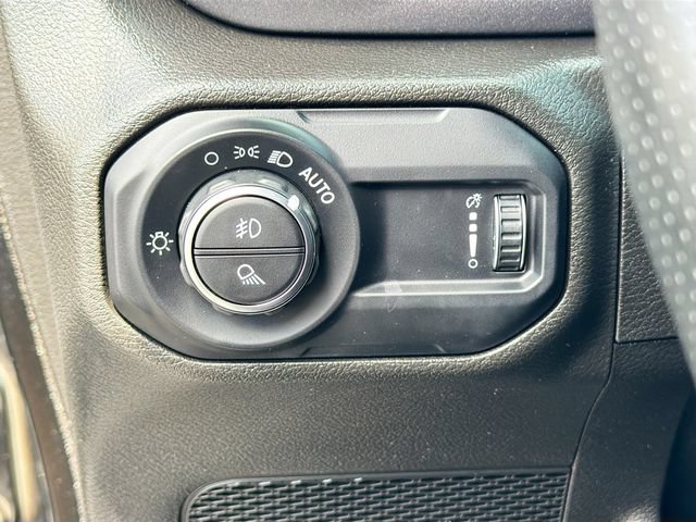 Used 2023 Jeep Gladiator Mojave w/ Cold Weather Group AWD/4WD image 10