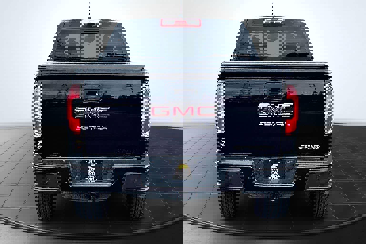 Used 2022 GMC Canyon Denali w/ Denali Black Edition Package image 5