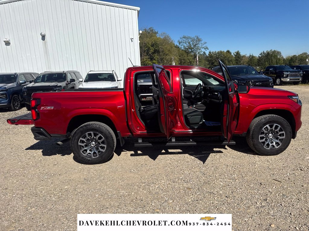 Used 2025 Chevrolet Colorado Z71 w/ Technology Package AWD/4WD image 62