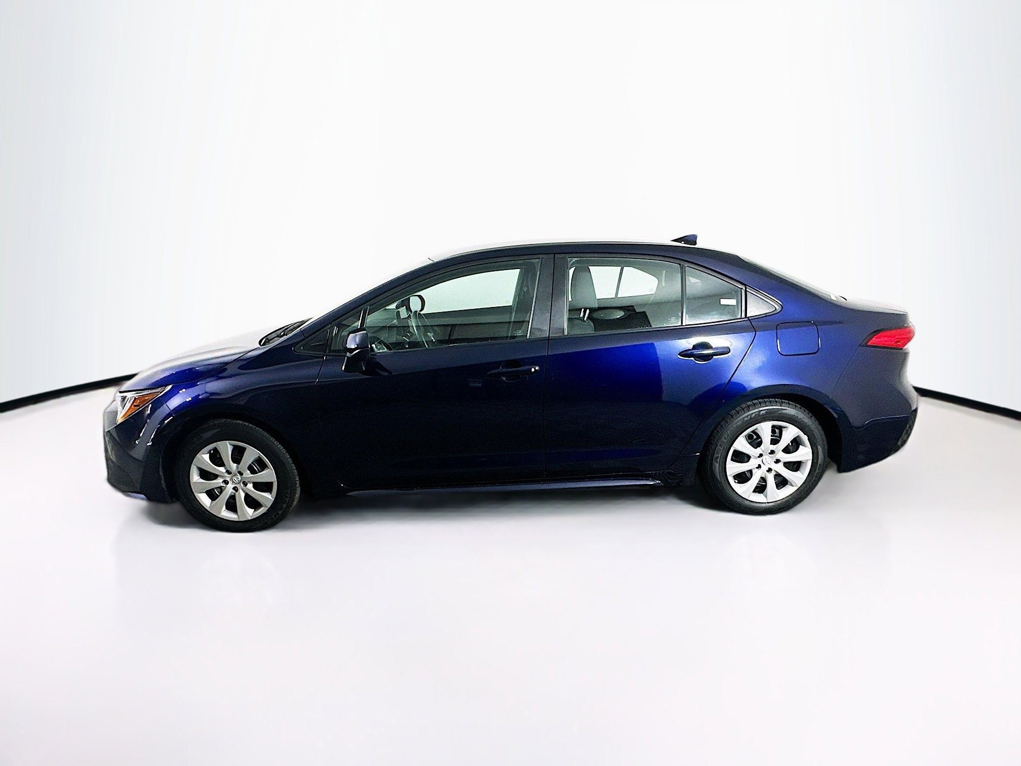 Used 2023 Toyota Corolla LE FWD image 4