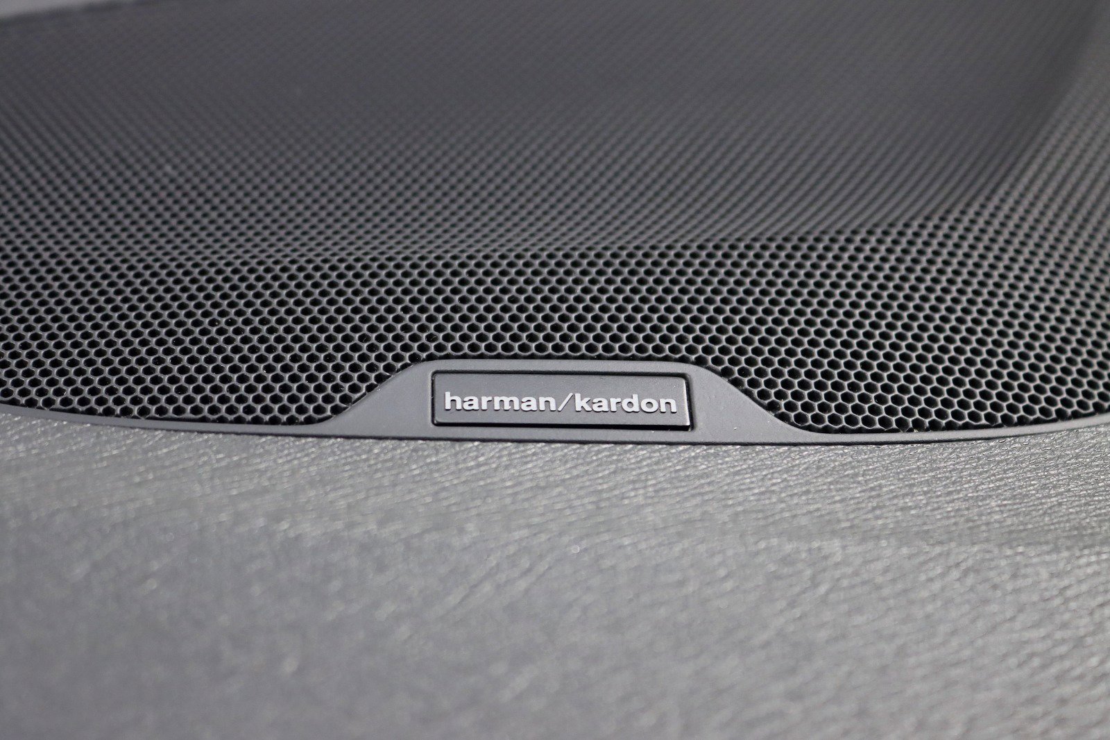 Used 2018 Volvo V60 T6 Polestar image 19