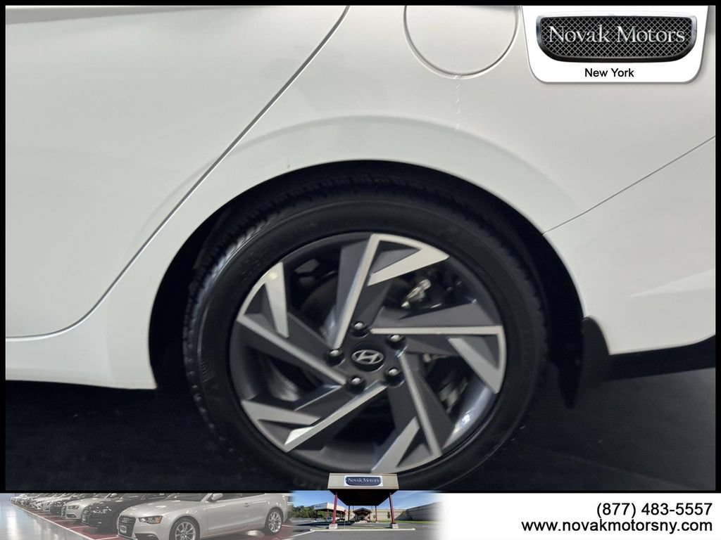 Used 2025 Hyundai Elantra Limited FWD image 6