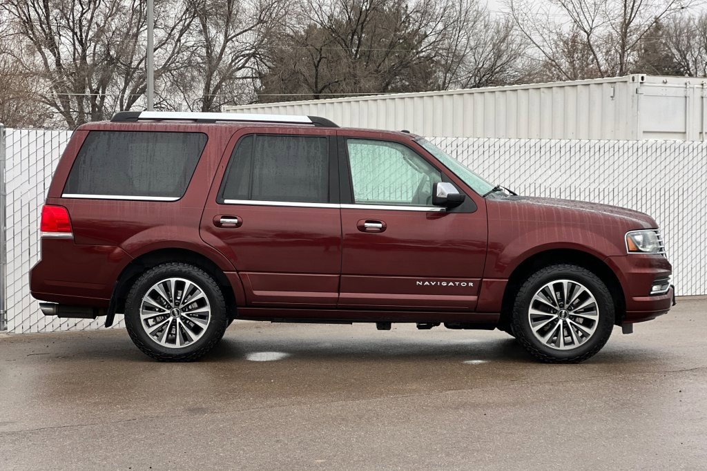 Used 2016 Lincoln Navigator Select image 3