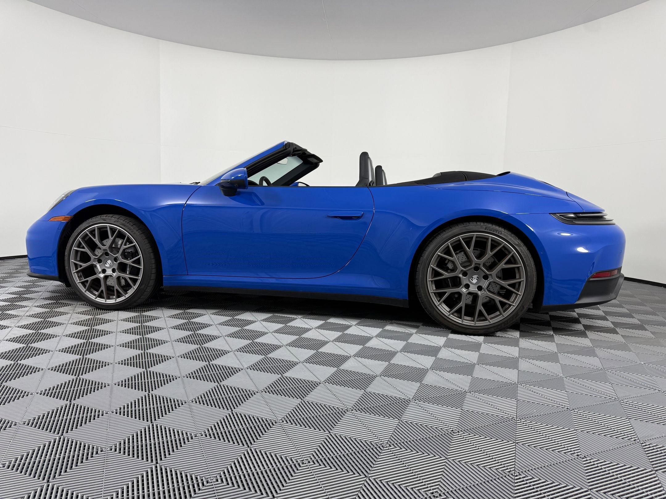 Certified 2025 Porsche 911 Carrera image 2