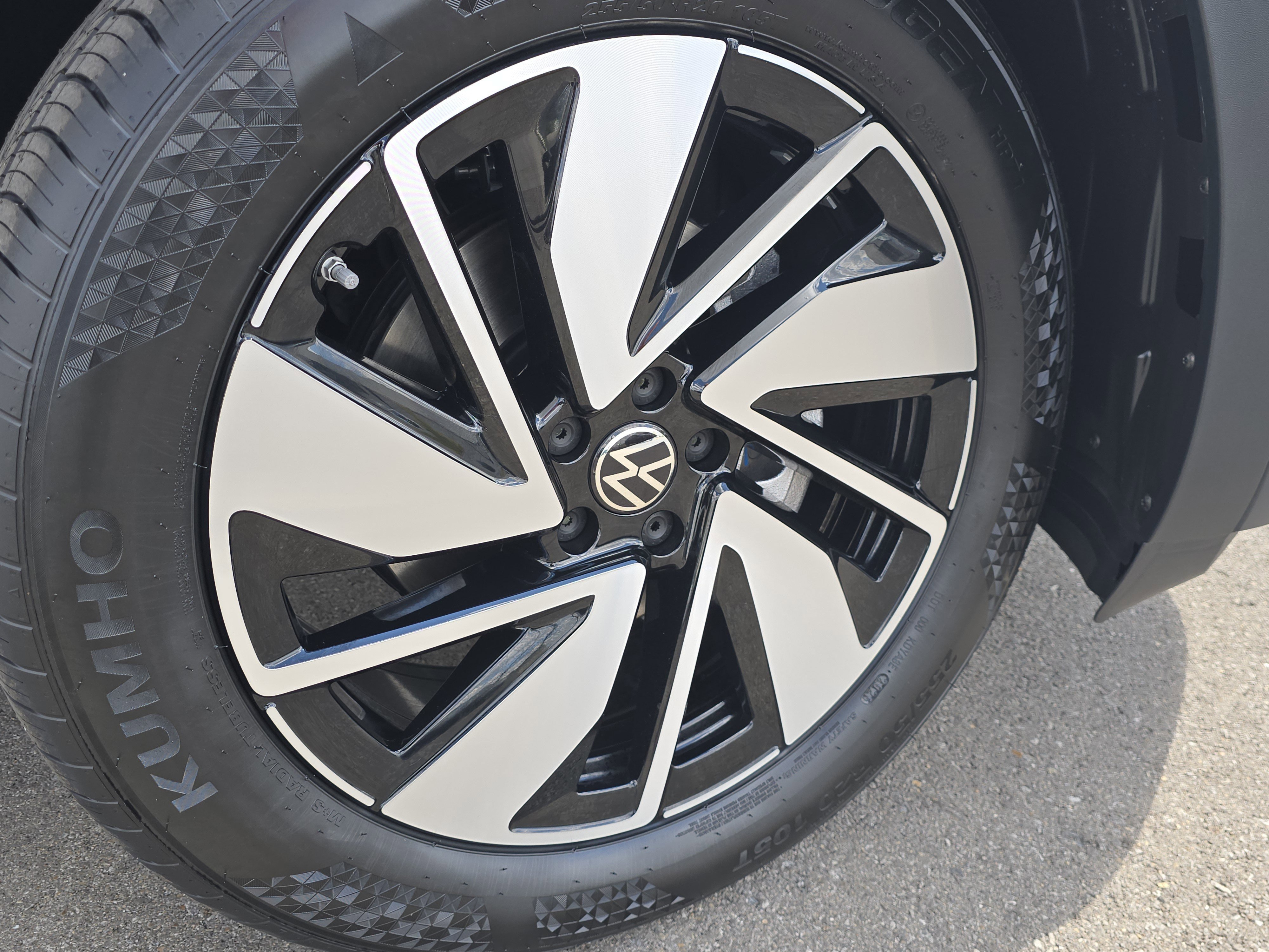 New 2026 Volkswagen Atlas SE image 13