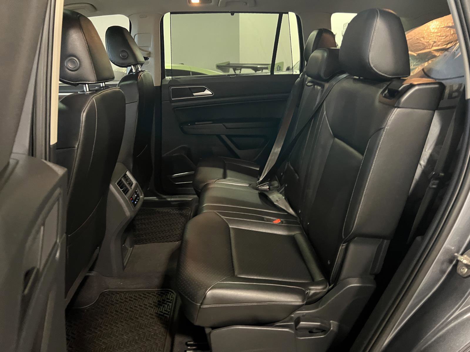 Used 2018 Volkswagen Atlas SEL w/ R-Line Package image 29