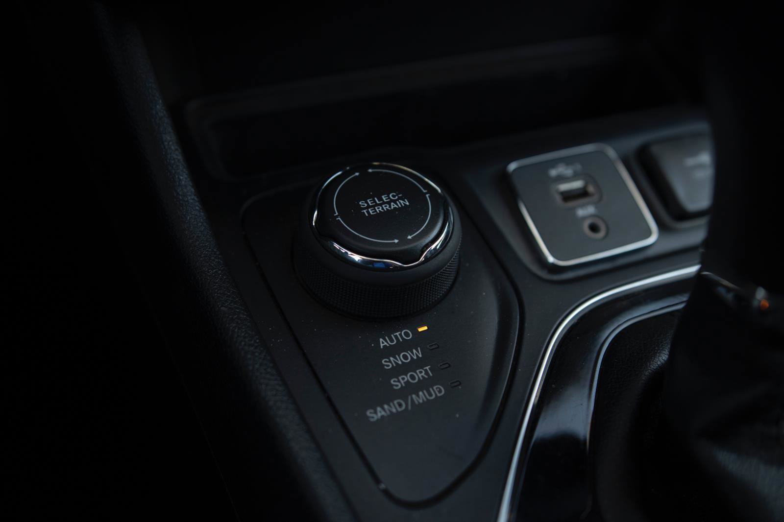 Used 2020 Jeep Cherokee Limited AWD/4WD image 11