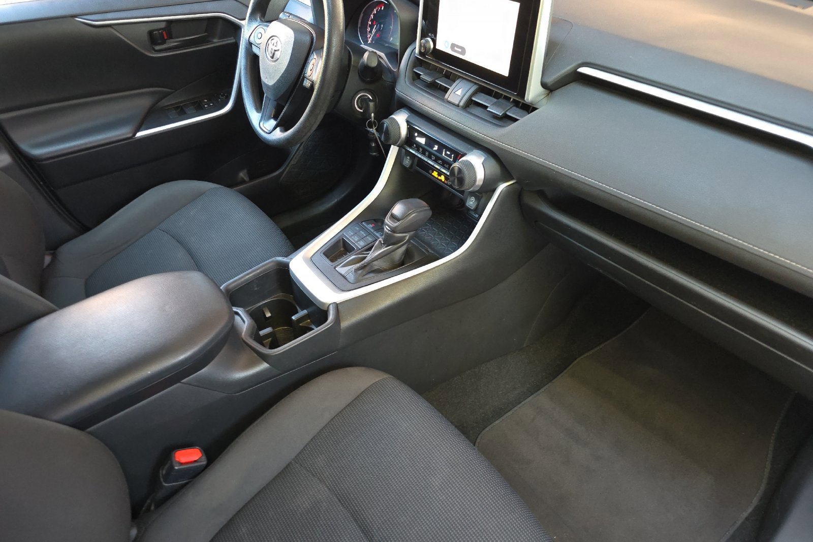 Used 2023 Toyota RAV4 LE image 18