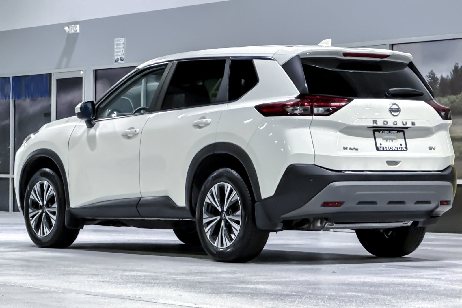 Used 2023 Nissan Rogue SV FWD image 3