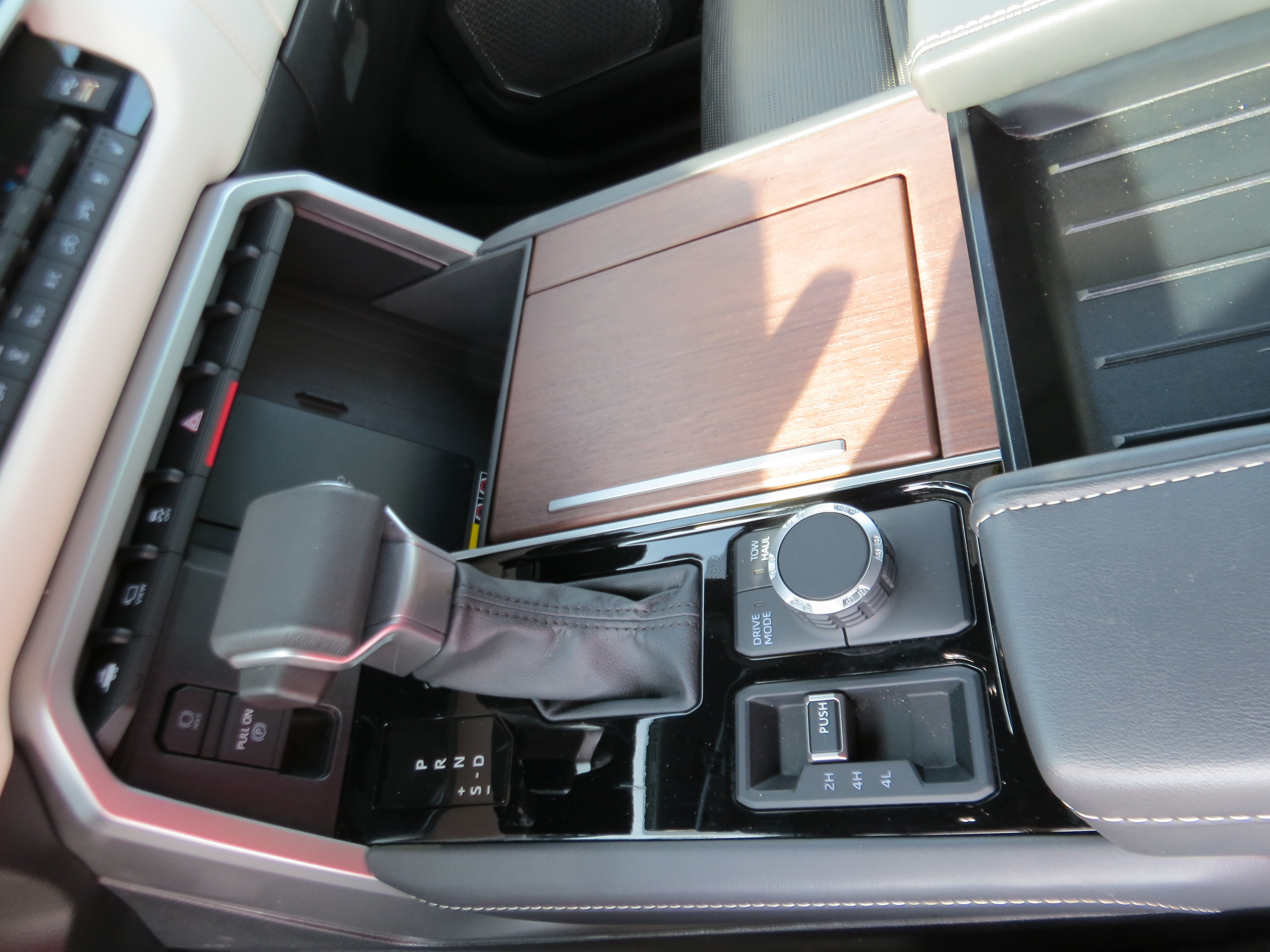 Used 2025 Toyota Sequoia Capstone AWD/4WD image 19