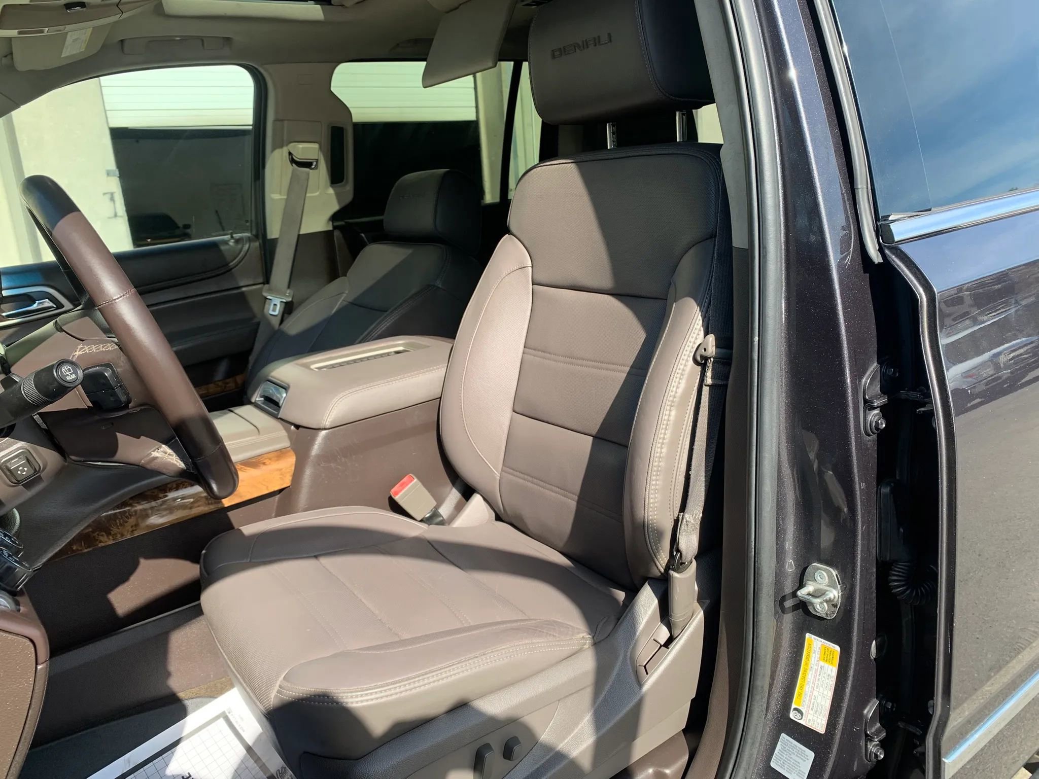 Used 2015 GMC Yukon XL Denali w/ Premium Package AWD/4WD image 24