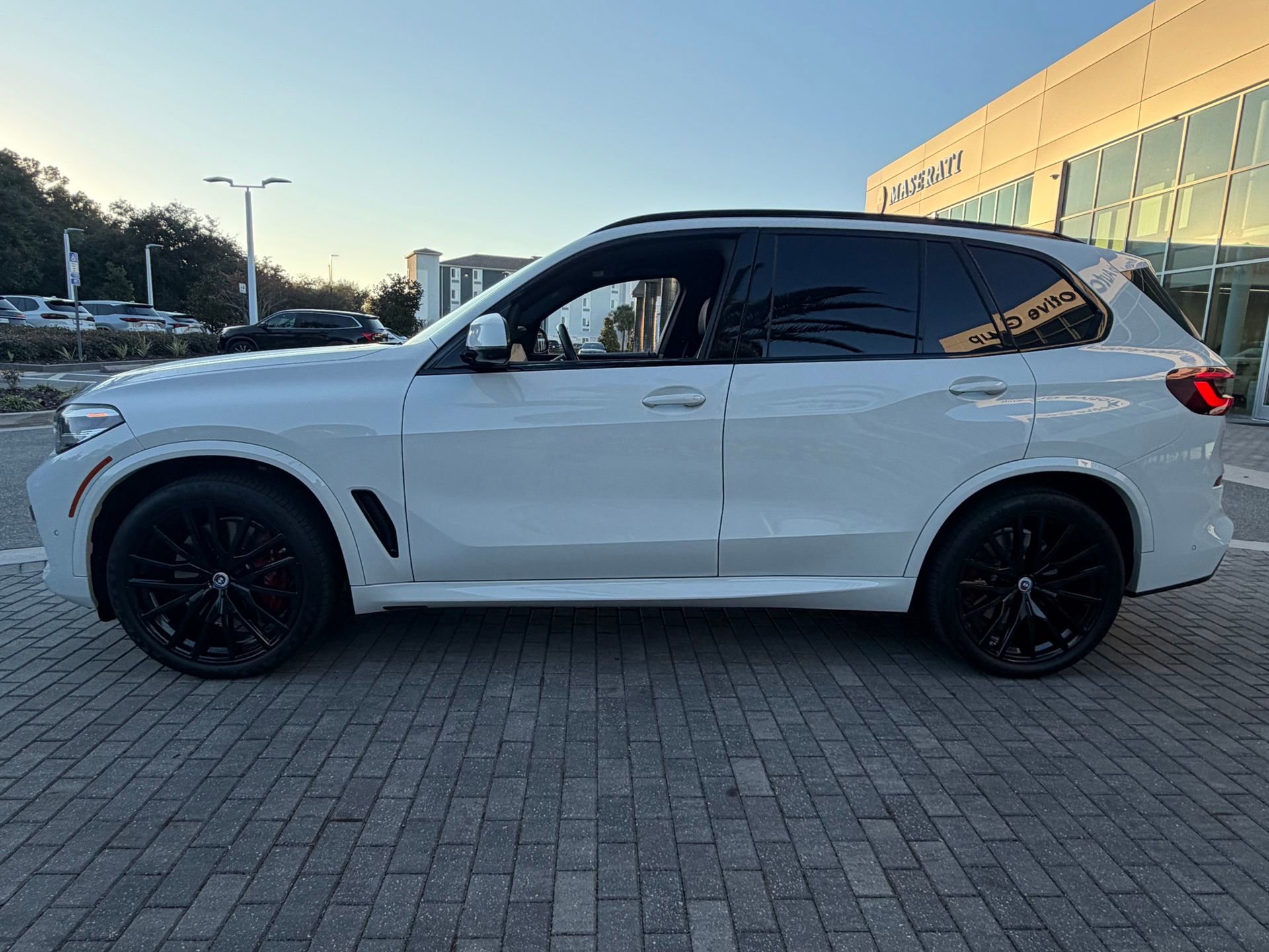 Used 2022 BMW X5 M50i w/ Premium Package image 11