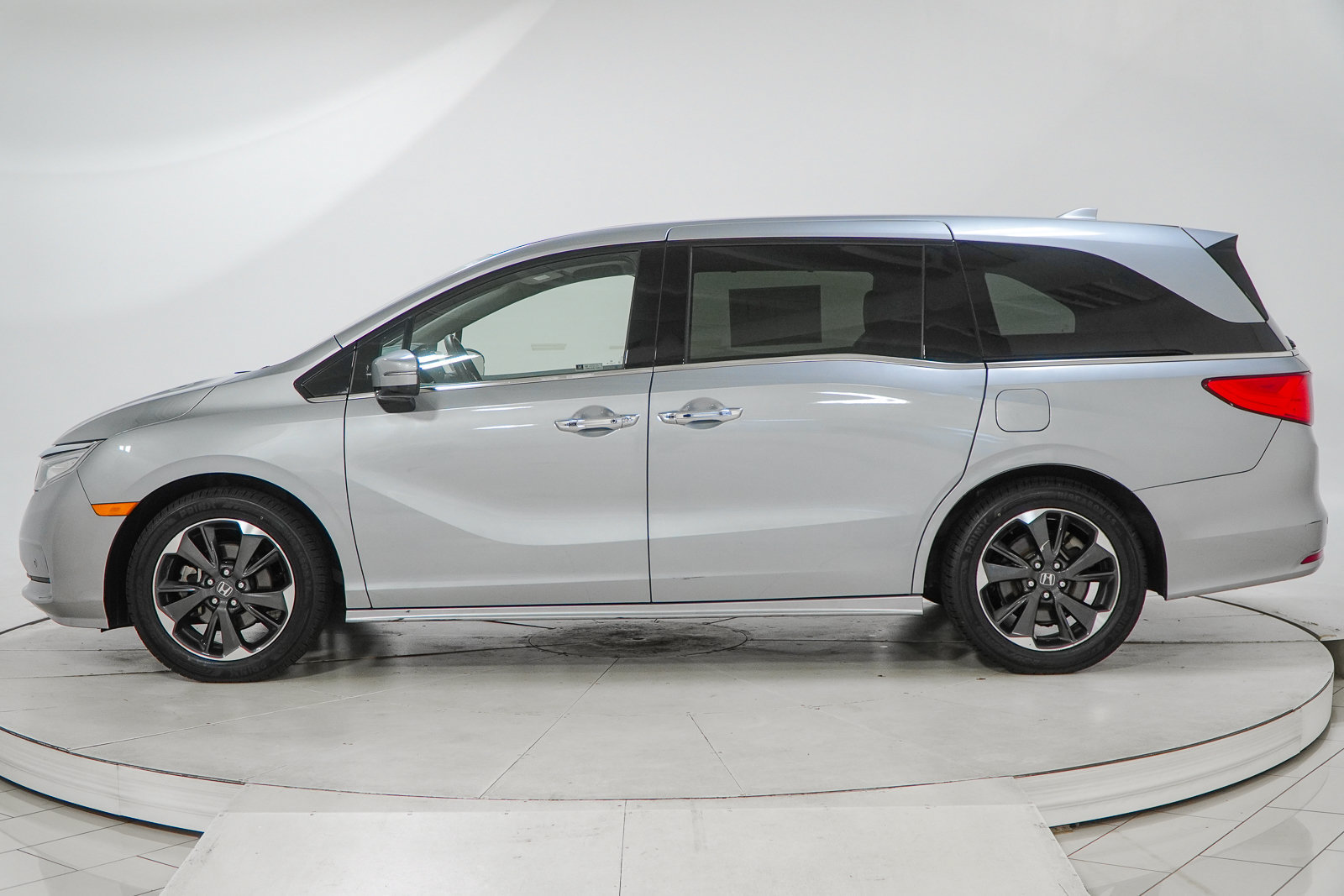 Used 2024 Honda Odyssey Elite image 6