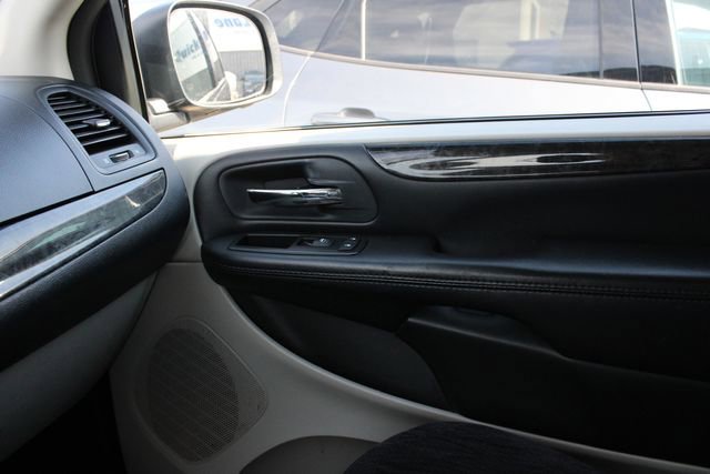 Used 2014 Dodge Grand Caravan SXT FWD image 18